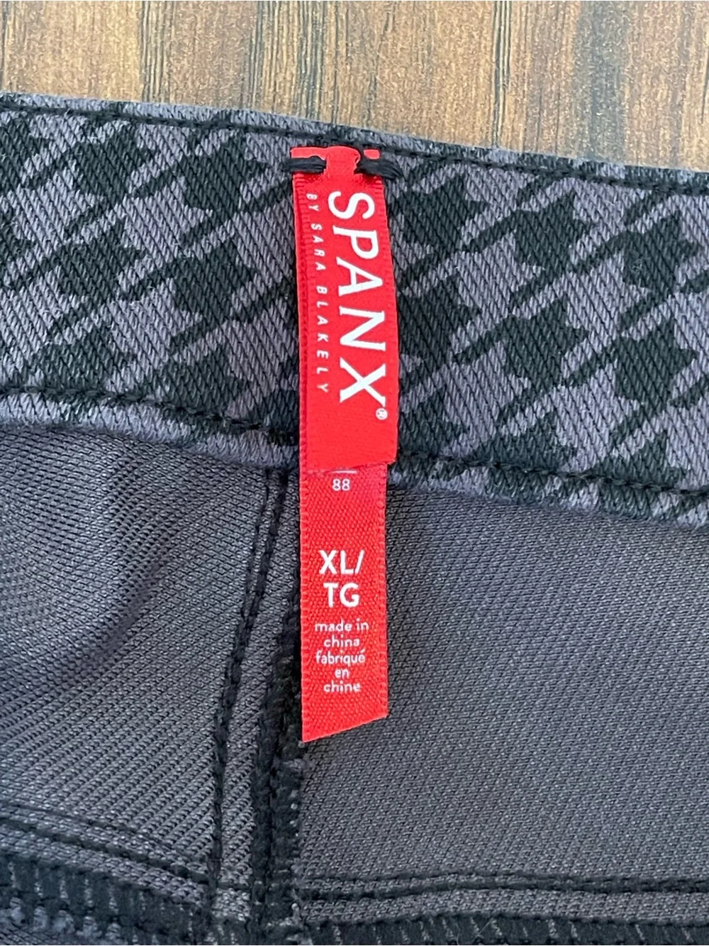 Spanx Jeanish Ankle Leggings Houndstooth Black Gray Size XL